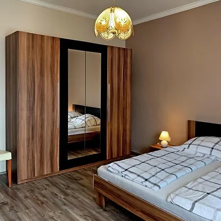 Hanna アパート バラトンレッレ